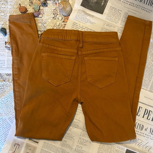 Old Navy Rockstar Super Skinny jeans cumin/mustard color - Picture 3 of 3